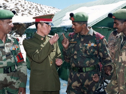 Indian Army congratulated Chinese soldiers, said- this is the way to maintain happy peace and friendship, hugged soldiers | भारतीय सेना ने चीन के सैनिकों को दी बधाई, गले मिले और हाथ मिलाया, कहा- यह खुशमिजाजी शांति और दोस्ती को बनाए रखने का रास्ता है