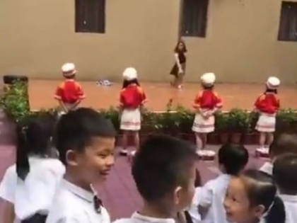 China: Girl did Pole Dance at a Kindergarten school ceremony, Video viral | वीडियो: नर्सरी के बच्चों को स्कूल के पहले दिन ही दिखाया गया एडल्ट पोल डॉन्स, सोशल मीडिया पर छिड़ी बहस