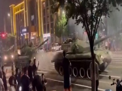 China deploys tanks in Henan province to prevent people from withdrawing money from banks | चीन में बैंक कंगाल! लोगों को पैसे निकालने से रोकने के लिए खड़े कर दिए गए टैंक, जानिए क्या है पूरा मामला