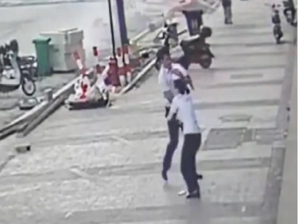 On Camera, Man Catches Two-Year-Old Girl After She Falls From Fifth Floor Window In China | Video: पांचवें फ्लोर की खिड़की से गिरी दो साल की बच्ची, नीचे खड़े शख्स ने कैच कर बचा ली जान