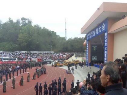 10 people sentenced to death in China world news hindi | यहां सरेआम हजारों के बीच 10 लोगों को दी गई फांसी, देखने के लिए सोशल मीडिया पर भेजा गया था निमंत्रण 10 people sentenced to death in China world news hindi | यहां सरेआम हजारों के बीच 10 लोगों को दी गई फांसी, देखने के लिए सोशल मीडिया पर भेजा गया था निमंत्रण