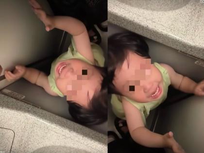 girl cried in the flight Chinese woman locked innocent child in toilet viral | फ्लाइट में रोई बच्ची तो टॉयलेट में मासूम को किया बंद, चीनी महिला की करतूत का वीडियो वायरल girl cried in the flight Chinese woman locked innocent child in toilet viral | फ्लाइट में रोई बच्ची तो टॉयलेट में मासूम को किया बंद, चीनी महिला की करतूत का वीडियो वायरल