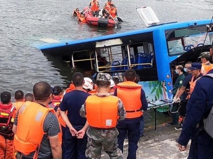 21 killed, 15 injured as bus plunges into lake in southwest China's Guizhou province 50 dead in Japan floods | चीन में हादसाः झील में बस गिरने से 21 लोगों की मौत, 15 घायल, जापान में बाढ़ से 55 मरे