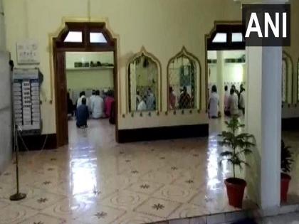 Madhya Pradesh Lockdown: fir on 40 people who were found offering prayers inside mosque in chhindwara | Madhya Pradesh Lockdown: प्रशासन के मना करने के बावजूद मस्जिद में पढ़ी गई नमाज, 40 लोगों पर कई धाराओंं में दर्ज हुआ केस