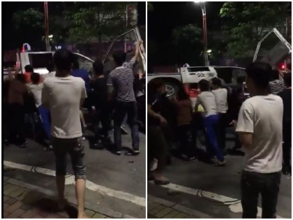 Chinese People angry lockdown corona restrictions overturned police car broke barricade video went viral | चीन: फिर से लॉकडाउन और कोरोना के पाबंदियों से नाराज लोगों ने पलटी पुलिस की कार-तोड़े बैरिकेड, वीडियो हुआ वायरल