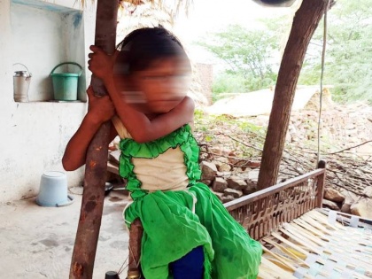 Rajsthan 5 year old girl banned entering house after she damaged egg | 5 साल की बच्ची के पैर से फूटा अंडा, पचंयात ने दी ऐसी सजा सुन हो जाएंगे रोंगटे खड़े