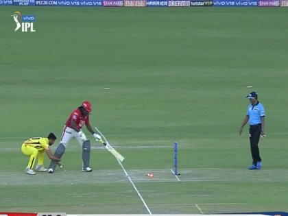 IPL 2019: Chris Gayle: Caught Leg Before Wicket, watch this video | IPL 2019: रन आउट होने से बचने के लिए वापस लौट रहे थे गेल, राहुल चहर ने पकड़ लिया पैर, देखें वीडियो