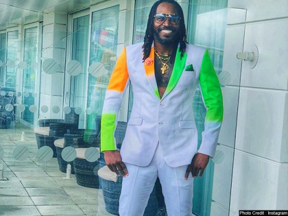 ICC World Cup 2019: Chris Gayle shares pic in Indian and Pakistani colours mix Suit | IND vs PAK: क्रिस गेल पर भी छाई भारत-पाक मैच की खुमारी, शेयर की 'भारत-पाकिस्तान' सूट पहने हुए तस्वीर
