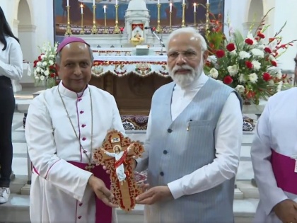 Watch Prime Minister Narendra Modi reached Sacred Heart Cathedral Catholic Church in Delhi | Watch: ईस्टर के मौके पर पीएम मोदी सेक्रेड हार्ट कैथेड्रल कैथोलिक चर्च पहुँचे, प्रार्थना में हुए शामिल