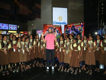 Just before Children's Day, Aditya Seal watched his film 'Rocket Gang' with the children of the NGO | बाल दिवस से ठीक पहले आदित्य सील ने एनजीओ के बच्चों के साथ देखी अपनी फिल्म ‘रॉकेट गैंग’