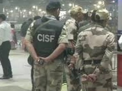 CISF personnel shoots himself at Kolkata airport dead body found in basement | कोलकाता हवाई अड्डे पर सीआईएसएफ कर्मी ने खुद को मारी गोली, बेसमेंट में खून से लथपथ मिला शव