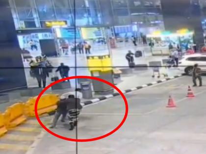 Bengaluru man attacked taxi driver with knife at airport but CISF Thwarts Knife | Bengaluru Airport: शख्स ने एयरपोर्ट पर टैक्सी ड्राइवर पर किया चाकू से हमला, CISF जवानों की फुर्ती से हमलावर की कोशिश की नाकाम Bengaluru man attacked taxi driver with knife at airport but CISF Thwarts Knife | Bengaluru Airport: शख्स ने एयरपोर्ट पर टैक्सी ड्राइवर पर किया चाकू से हमला, CISF जवानों की फुर्ती से हमलावर की कोशिश की नाकाम