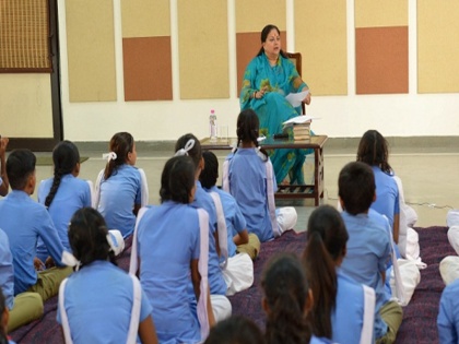 Rajasthan Education Department: students will hear sermons from saints in school on saturday | राजस्थान शिक्षा विभाग ने जारी किया नया कैलेंडर, स्कूलों में छात्र शनिवार को सुनेंगे संतों के उपदेश 