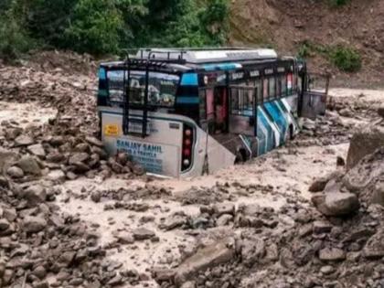J-K Kishtwar Cloudburst It felt like a blast Eyewitness recounts horror death toll rises 60 More than 100 people injured see video watch | JK Kishtwar Cloudburst: ऐसा लगा कोई विस्फोट हुआ हो?, प्रत्यक्षदर्शी ने भयावहता बयां की, मृतकों की संख्या बढ़कर 60 और 100 से अधिक लोग घायल