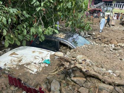 jammu kashmir ganderbal cloud burst srinagar leh highway affected | कश्मीर के गांदरबल में बादल फटने से दो दर्जन घर तबाह, भूस्खलन से श्रीनगर-लेह हाईवे भी हुआ बाधित