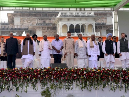 Rajasthan: gahaloth oath ceremony Not seen in opposition Akhilesh, Mayawati know what Rahul Gandhi said | विपक्षी दिग्गजों में नहीं दिखे अखिलेश, मायावती और वाम दलों के नेता, जानिए क्या बोले राहुल गांधी
