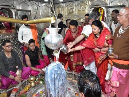 Chief Minister Kamal Nath started his new year by seeing Baba Mahakal | बाबा महाकाल का दर्शन कर मुख्यमंत्री कमलनाथ ने की नए साल की शुरुआत Chief Minister Kamal Nath started his new year by seeing Baba Mahakal | बाबा महाकाल का दर्शन कर मुख्यमंत्री कमलनाथ ने की नए साल की शुरुआत