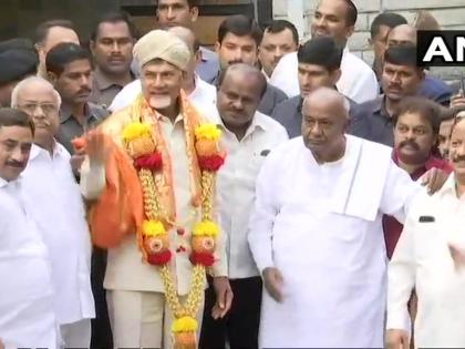 N Chandrababu Naidu meets HD Deve Gowda and HD Kumaraswamy in Bengaluru | 2019 चुनाव पर चंद्रबाबू नायडू की नजर, देवगौड़ा से मिलकर बोले- देश को बचाने के लिए साथ आएं सेक्युलर लीडर्स