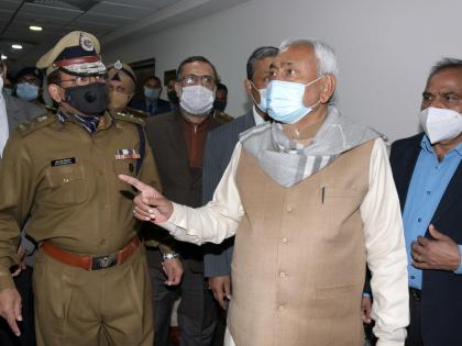 patna cm nitish kumar police headquarter after girl kidnapping case bihar nda bjp rjd | पटना में लड़की किडनैप, सीएम नीतीश पहुंचे पुलिस मुख्यालय, कहा-क्राइम कंट्रोल करिए या महत्वपूर्ण पद छोड़ दीजिए