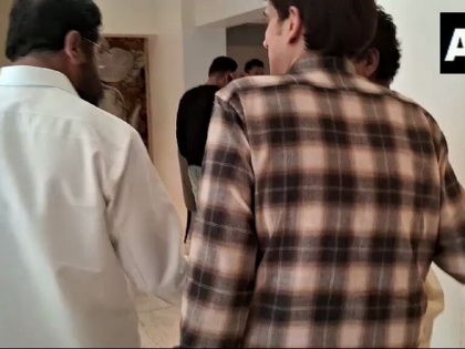 Firing at Salman Khan’s home WATCH Maharashtra CM Eknath Shinde meet Salman Khan his residence Inside visuals see video | Firing at Salman Khan home: सलमान खान से मिले सीएम एकनाथ शिंदे, जानें क्या कहा, देखें वीडियो