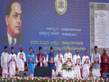 Anti-Constitution forces are trying to re-impose Manusmriti Karnataka CM Siddaramaiah | संविधान विरोधी ताकतें संविधान को नष्ट करने और मनुस्मृति को फिर से लागू करने की कोशिश कर रही हैं - सीएम सिद्धारमैया