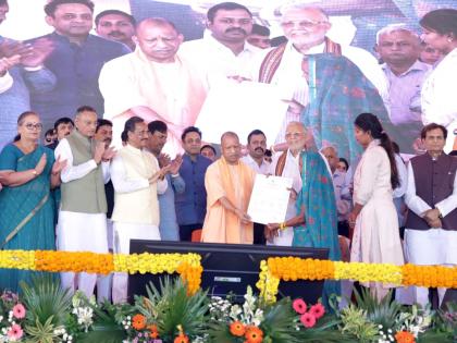 watch CM Yogi said Land freed mafia Mukhtar Ansari in Lucknow Keys handed over 72 beneficiaries flats built recovered land justice done, video | लखनऊ में माफिया मुख्तार अंसारी से मुक्त कराई भूमि?, बरामद जमीन पर बने फ्लैट 72 लाभार्थियों को सौंपी, सीएम योगी बोले- ऐसे न्याय करेंगे, वीडियो