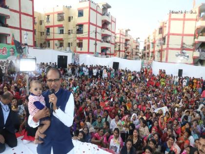 BHOPAL: Acting CM Shivraj reached among the public again after losing the seat, interacted with dear sisters in Bhopal North | BHOPAL: फिर हारी सीट पर जनता के बीच पहुंचे कार्यकारी CM शिवराज, भोपाल उत्तर में लाड़ली बहनों से किया संवाद