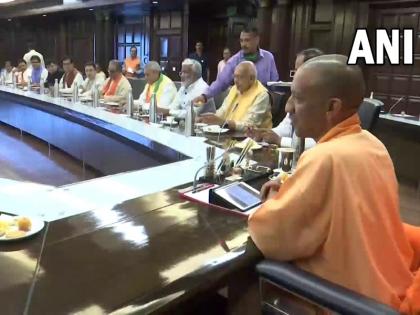 Yogi adityanath holds first meeting with members of newly formed cabinet | योगी की कैबिनेट के साथ पहली बैठक, मंत्रियों को समय पर आने का सख्त निर्देश, कहा- सार्वजनिक कार्यों में परिवार का हस्तक्षेप नहीं