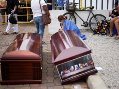 coronavirus Spain village churns out coffins as death doubles demand | कोरोना वायरस का कहर: ताबूत बनाने वाला स्पेन का छोटा सा गांव सुर्खियों में