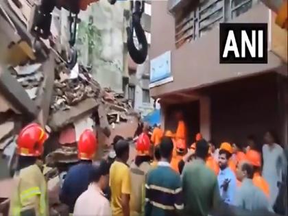 Navi Mumbai Building Collapse 3-storey building collapsed in Shahbaz village many people trapped under the debris Rescue continues | Navi Mumbai Building Collapse: शाहबाज गांव में 3 मंजिला इमारत ढही, मलबे से दो लोग निकाले गए; रेस्क्यू जारी