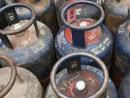 LPG Price Drops Gas cylinder price cut know new rate Commercial LPG Cylinder Price Cut By Rs 33-50 New Rates Effective From Today | LPG Price Drops: रक्षाबंधन से पहले खुशखबरी?, एलपीजी सिलेंडर की कीमत में 33.50 रुपये की कटौती, नई दरें आज से लागू LPG Price Drops Gas cylinder price cut know new rate Commercial LPG Cylinder Price Cut By Rs 33-50 New Rates Effective From Today | LPG Price Drops: रक्षाबंधन से पहले खुशखबरी?, एलपीजी सिलेंडर की कीमत में 33.50 रुपये की कटौती, नई दरें आज से लागू