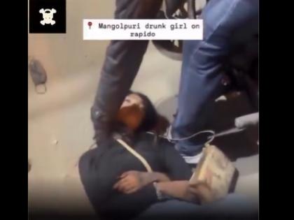 delhi Drunk girl falls off bike as soon as she gets on it Rapido Rider Struggles To Control Situation Viral Video | VIDEO: नशे में धुत लड़की ने बुलाई रैपिडो, बाइक पर बैठते ही गिरी; संभालने की कोशिश में जूझता दिखा ड्राइवर delhi Drunk girl falls off bike as soon as she gets on it Rapido Rider Struggles To Control Situation Viral Video | VIDEO: नशे में धुत लड़की ने बुलाई रैपिडो, बाइक पर बैठते ही गिरी; संभालने की कोशिश में जूझता दिखा ड्राइवर