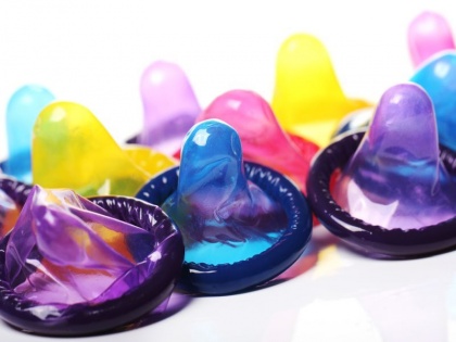 Can a man and women wear condoms together to avoid unwanted pregnancy | क्या दोनों पार्टनर के कंडोम पहनने से प्रेगनेंसी से मिलती है दोगुनी सेफ्टी?