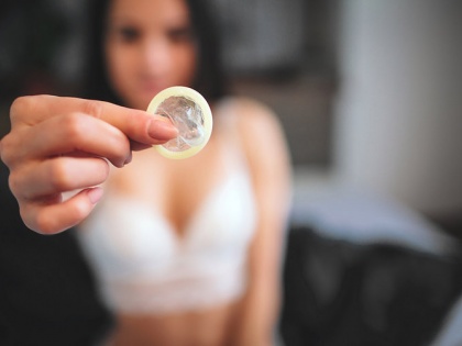 Canada's Supreme Court said in the matter of sex, 'Removing condoms during sexual intercourse without the knowledge of the partner is a crime' | कनाडा की सुप्रीम कोर्ट ने कहा, 'यौन संबंघ के दौरान बिना साथी की जानकारी के कंडोम हटाना अपराध की श्रेणी में आता है'