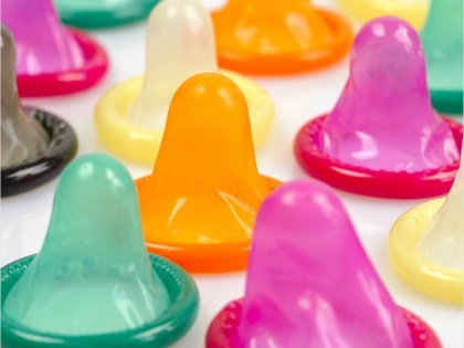 Unmarried women using more condom and contraceptive methods than married women survey says | अविवाहित महिलाओं में कंडोम का यूज 6 गुना बढ़ा, 8 में से 3 पुरुष नहीं लेते इसे इस्तेमाल करने की जिम्मेदारी