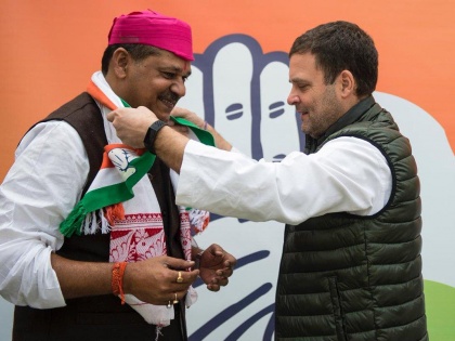 Kirti Azad joins Congress party in presence of Congress President Rahul Gandhi | BJP से निलंबित नेता और पूर्व क्रिकेटर कीर्ति आजाद कांग्रेस में शामिल, राहुल गांधी ने किया स्वागत