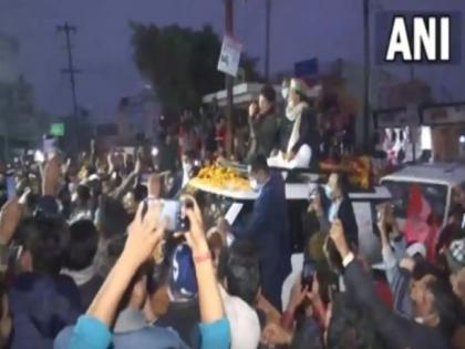 when akhilesh yadav jayant faced priyanka gandhi during election campaign in bulandshahr watch video | UP Elections 2022: चुनाव प्रचार के दौरान जब प्रियंका गांधी का हुआ अखिलेश-जयंत से सामना, आगे फिर क्या हुआ, देखें Video when akhilesh yadav jayant faced priyanka gandhi during election campaign in bulandshahr watch video | UP Elections 2022: चुनाव प्रचार के दौरान जब प्रियंका गांधी का हुआ अखिलेश-जयंत से सामना, आगे फिर क्या हुआ, देखें Video