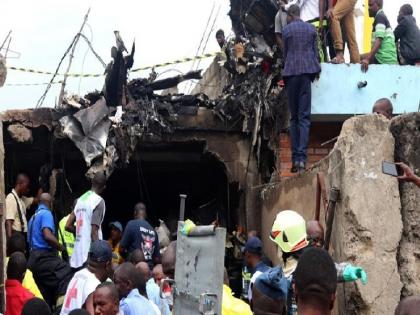 Plane crash in Congo Kills at least 17 | कांगो में दुर्घटनाग्रस्त होकर घरों के ऊपर गिरा विमान, 17 की मौत