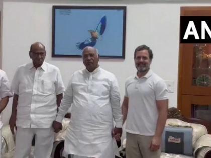 Lok Sabha Elections 2024 NCP Chief Sharad Pawar meets Congress President Mallikarjun Kharge Rahul Gandhi KC Venugopal in Delhi see video | Lok Sabha Elections 2024: खड़गे और राहुल गांधी से मिले पवार, विपक्ष दलों को एक मंच पर लाने की प्रक्रिया तेज, देखें वीडियो Lok Sabha Elections 2024 NCP Chief Sharad Pawar meets Congress President Mallikarjun Kharge Rahul Gandhi KC Venugopal in Delhi see video | Lok Sabha Elections 2024: खड़गे और राहुल गांधी से मिले पवार, विपक्ष दलों को एक मंच पर लाने की प्रक्रिया तेज, देखें वीडियो
