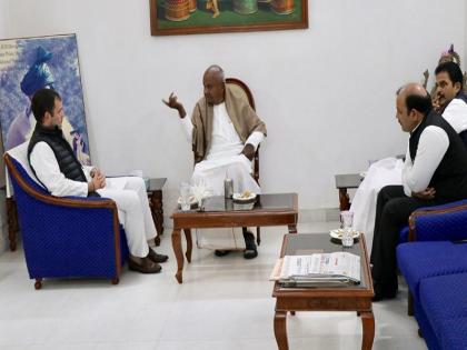 lok sabha election 2019 rahul gandhi deve gowda meeting jds demands 10 seats | लोक सभा चुनाव: राहुल गांधी से मिले एचडी देवगौड़ा, कर्नाटक में कांग्रेस के सामने रखी 10 सीटों की मांग