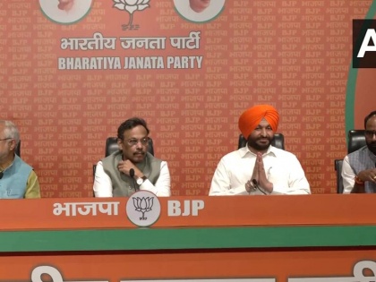 Ludhiana Lok Sabha Election 2024 Congress MP Ravneet Singh Bittu joins BJP see video | Ludhiana Lok Sabha Election 2024: कांग्रेस को बड़ा झटका, सांसद रवनीत सिंह बिट्टू बीजेपी में शामिल, देखें वीडियो