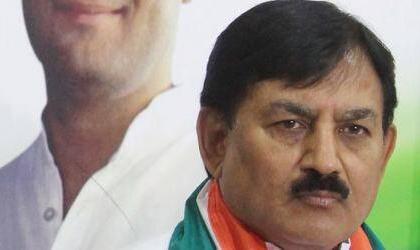 Congress Leader Bharatsinh Solanki Sends Legal Notice to Estranged Wife Reshmaben warned people gujrat | कांग्रेस नेता भरतसिंह सोलंकी ने पत्नी रेशमाबेन से अनबन को किया सार्वजनिक, लोगों को किया अगाह Congress Leader Bharatsinh Solanki Sends Legal Notice to Estranged Wife Reshmaben warned people gujrat | कांग्रेस नेता भरतसिंह सोलंकी ने पत्नी रेशमाबेन से अनबन को किया सार्वजनिक, लोगों को किया अगाह