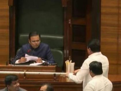 Maharashtra Assembly Monsoon Session Congress Leader Nana Patole Suspended for Touching Ceremonial Sceptre Near Speaker’s Chair see video | Maharashtra Assembly Monsoon Session: कांग्रेस नेता नाना पटोले पर एक्शन, स्पीकर की कुर्सी के पास राजदंड छूने के लिए निलंबित, देखें वीडियो