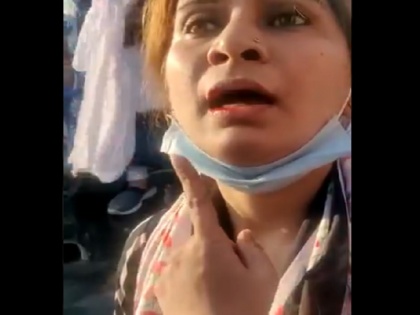 Congress leader Priya Jayant alleges she was injured by Republic channel journalist | मुंह से निकल रहा था 'खून', कांग्रेस की महिला नेता का आरोप- 'रिपब्लिक रिपोर्टर ने मुझे माइक से मारा', देखिए वीडियो