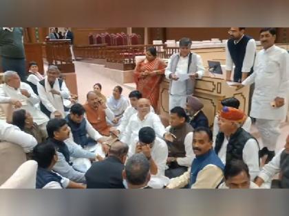 Rajasthan Politics Congress MLAs Protest continues in Rajasthan Assembly spent night in the House | Rajasthan Politics: विधानसभा में धरने पर बैठे कांग्रेस MLA, सदन में ही गुजारी सारी रात