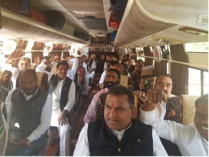 Madhya Pradesh: Congress MLAs leave for Bhopal airport, They will be flying to Jaipur | MP Taza Khabar: कांग्रेस अपने विधायकों को टूटने से बचाने में लगी, विशेष विमान से भेज रही है जयपुर