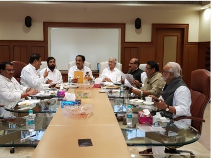 Maharashtra: Congress, Shiv Sena and NCP held a joint meeting | महाराष्ट्रः आपसी बातचीत के लिए कांग्रेस, शिवसेना और एनसीपी की बैठक, सरकार के गठन पर निकल सकता है हल