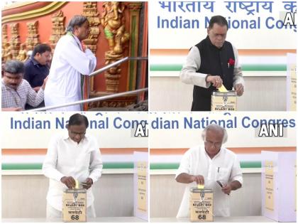 Congress President's post election Shashi Tharoor worshiped at Pazhavangadi Ganpati temple Chidambaram and Ramesh cast their vote | कांग्रेस अध्यक्ष पद चुनावः चिदंबरम और रमेश समेत कई नेताओं ने डाला वोट, मतदान से पहले शशि थरूर ने पझावंगडी गणपति मंदिर में की पूजा