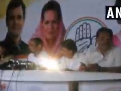 Madhya Pradesh: Power cut during press conference of Energy Minister Priyavrat Singh | मध्य प्रदेश: ऊर्जा मंत्री प्रियव्रत सिंह की प्रेस कांफ्रेंस में बिजली गुल