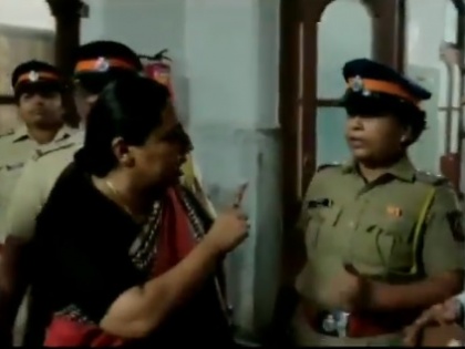 Congress MLA Yashomati Thakur altercation with mumbai police video viral | हॉस्पिटल में कांग्रेस की विधायक 'मैडम' ने पुलिस वालों के साथ किया हाई वोल्टेज ड्रामा, वायरल हुआ वीडियो
